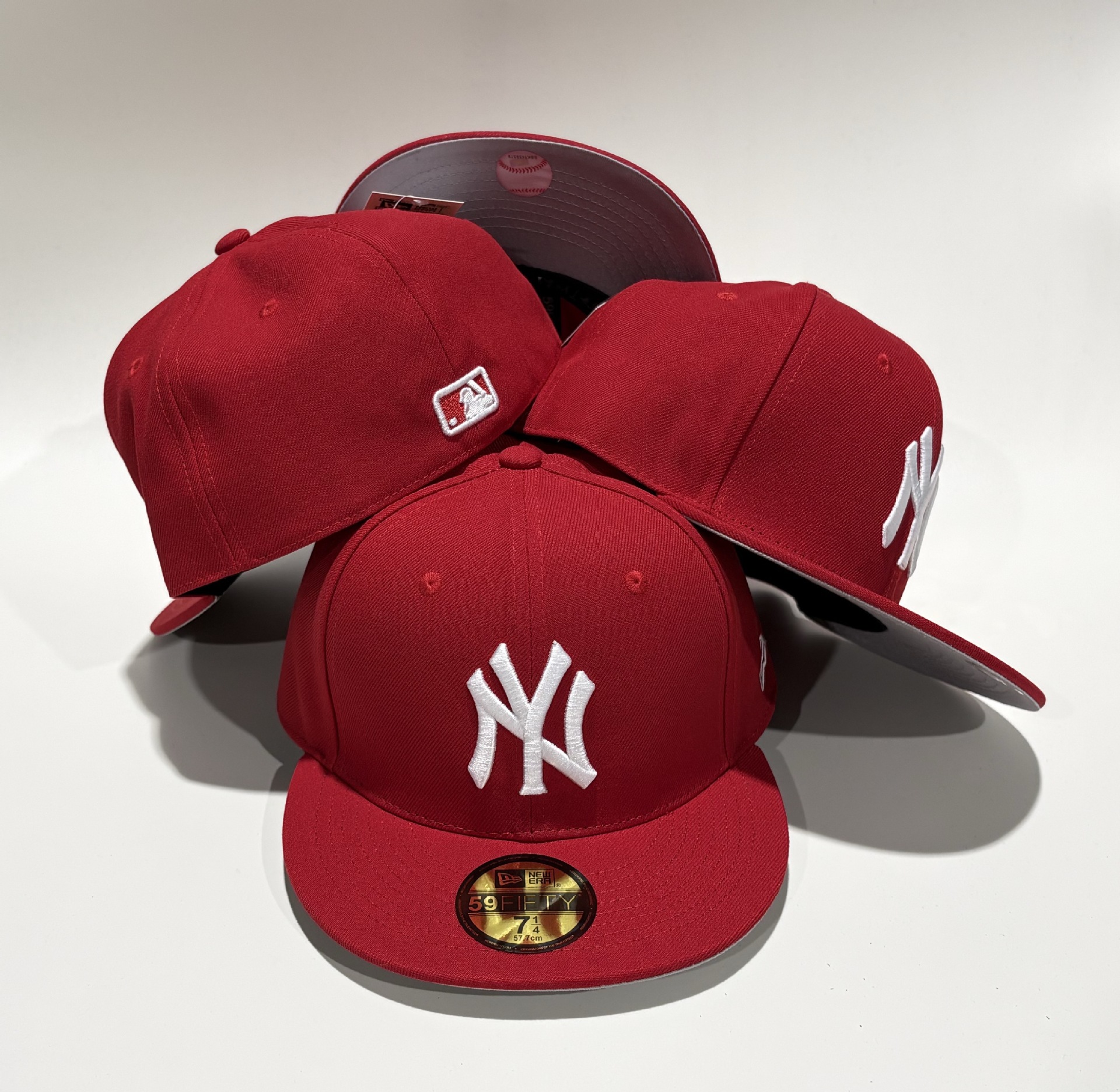 Transfronterizos de alta calidad totalmente cerrados no ajustables bordados sombreros de béisbol comercio exterior sombreros de sombreros para hombres y mujeres sombreros de borde plano al por mayor
