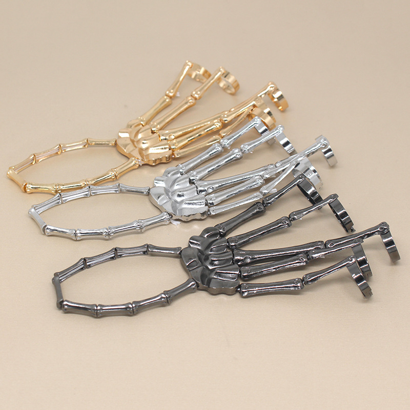 European and American Popular Personality Punk Halloween Ghost Hand Five-Finger Bracelet Exaggerated Domineering Skeleton Hand Holiday Jewelry Bracelet
