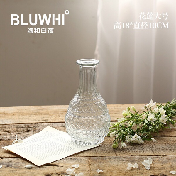 Retro light luxury relief transparent French mini glass vase living…