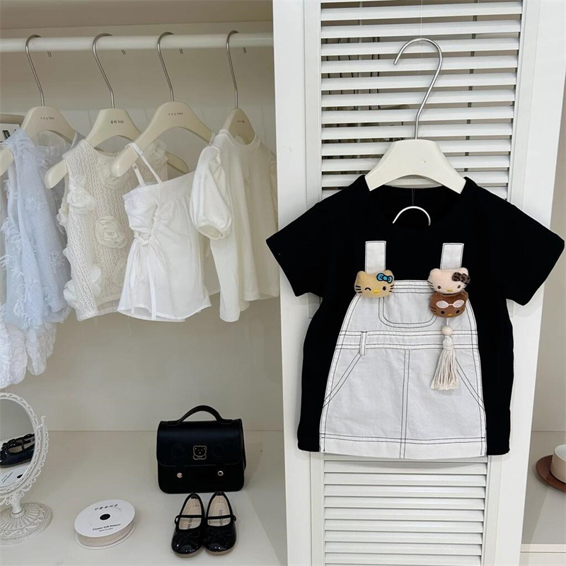 ¡Lindo crítico! Xianning Seven Summer Nuevo tesoro femenino coreano Falso de dos piezas con tirantes Kitty Camiseta de falda de estilo occidental de manga corta