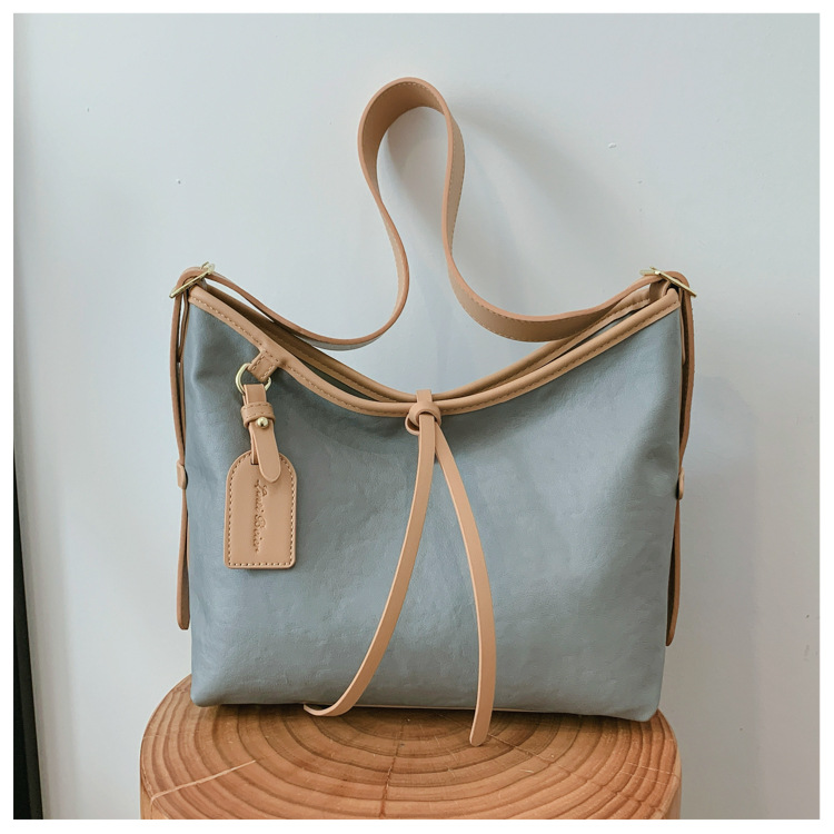 Bolso de brazo retro de gran capacidad para mujeres 2026 nuevo nicho de lujo ligero de hombro mochila de viaje ligero de lujo bolso de mano