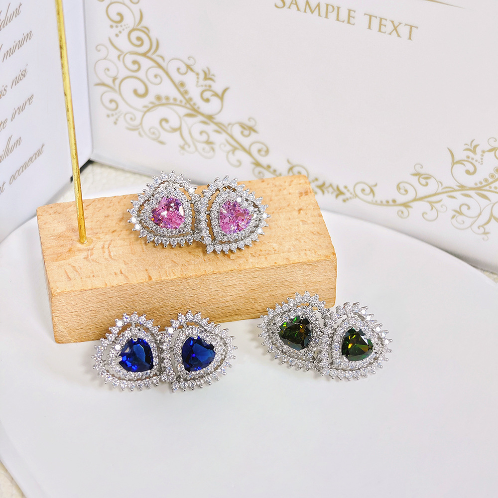 6g Weight Copper Ear Needle Material Zircon Inlay Material Ear Studs Classification 1 Pair Quantity Daily Occasion Copper Material Heart Shape Pattern Women's Gender Inlay Design Elegant, Shiny Style 1 Pair Elegant Shiny Heart Shape Inlay Copper Zircon Ear Studs 1
