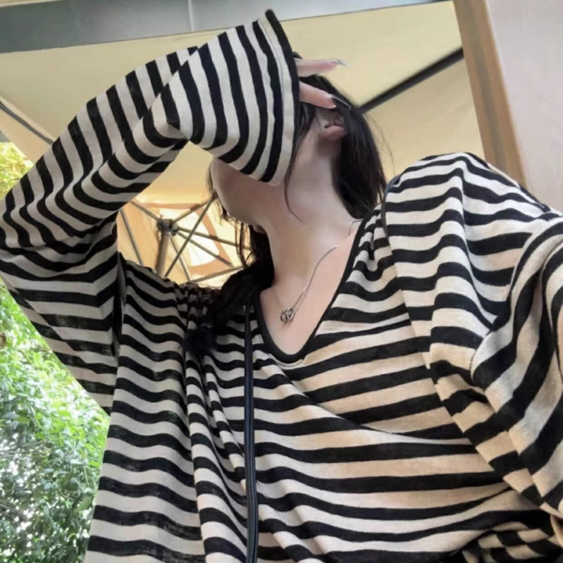 2025 New Black and White Striped U-Neck Long-Sleeve Women's Autumn Slim-Fit Base Layer Lazy Style Cross-Border