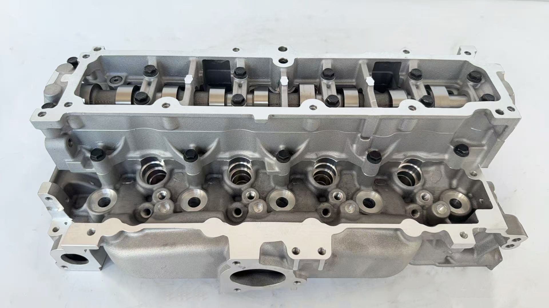 Compatible with PEUGEOT/CITROEN cylinder head DV6C/DV4C/9H06 engine aluminum cylinder head accessories