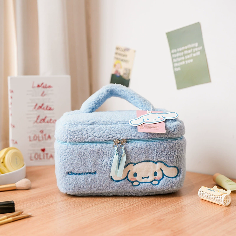 Косметичка Sanrio стеганая с синтепоном-наполнением, просторная дорожная организация, рисунки с героями
