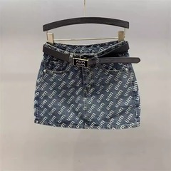 洋風のアルファベットのプリントのデニムのショートスカートの夏の流行の婦人服の大衆のファッションのa字のスカートのギャルはやせている包みのヒップのスカートを現します。
