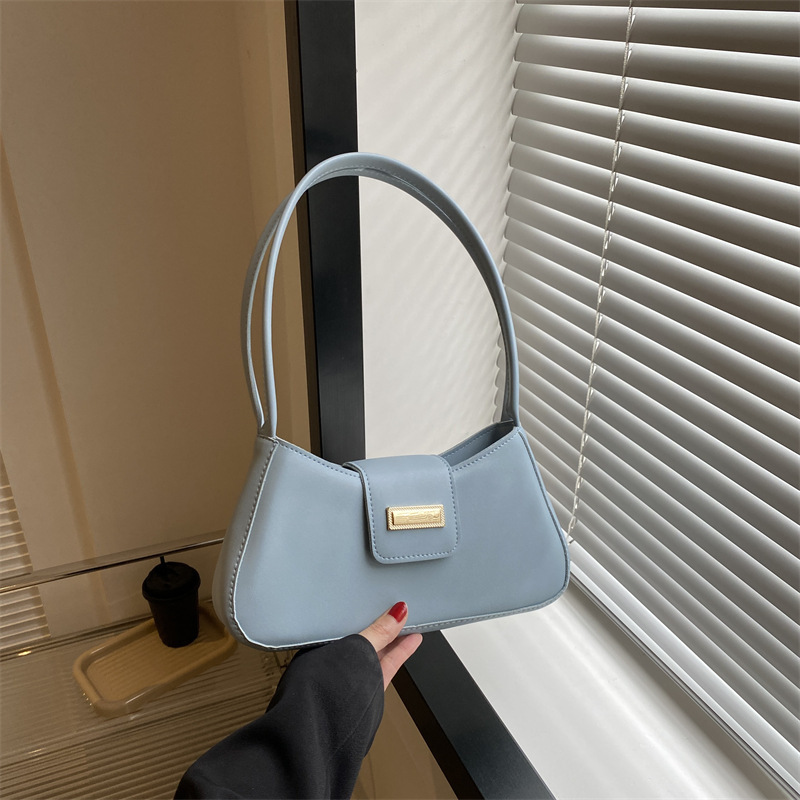 Western-Style French Niche Bags 2023 New Women's Bags Solid Color Trendy Crossbody Shoulder Underarm Baguette Bag