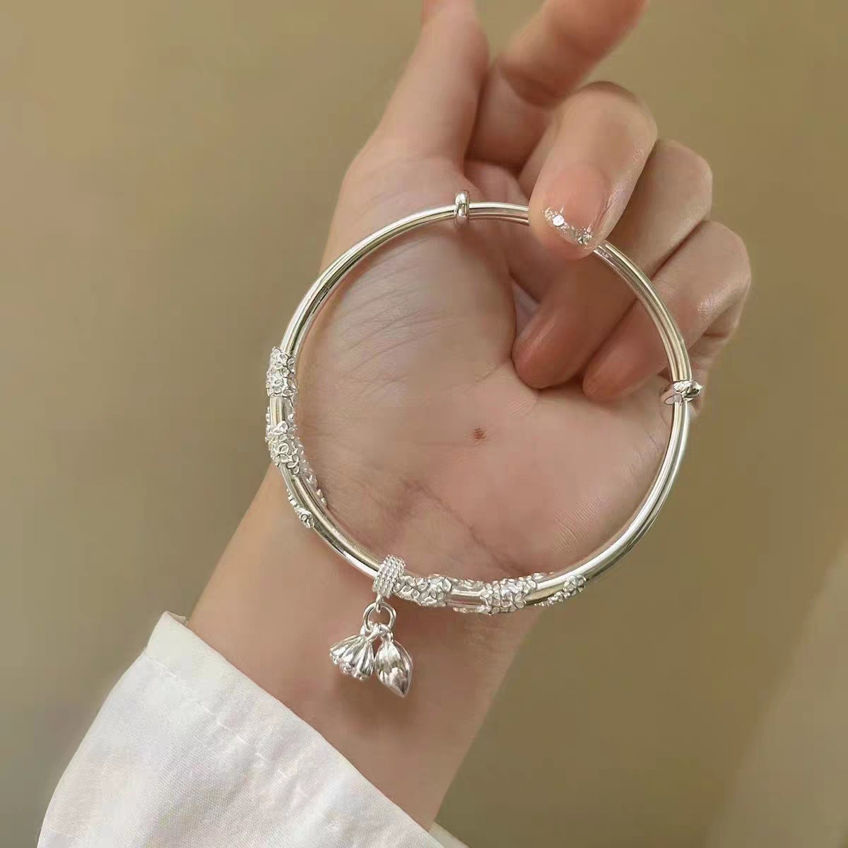 白銅鍍銀浮雕花絲兩世歡手鐲女古風花絲鈴鐺實心推拉手環生日禮物
