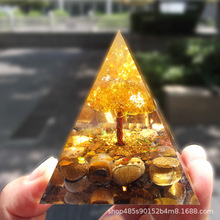 外貿電商同款金字塔車載創意小擺件黃金樹滴膠工藝制作