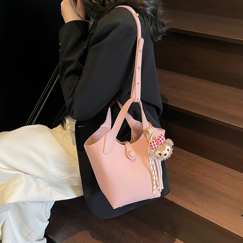 Bolso de canasta de verduras transfronterizo para mujer 2025 nuevo bolso de hombro casual simple bolso de cubo de mensajero de cuero suave de todo fósforo