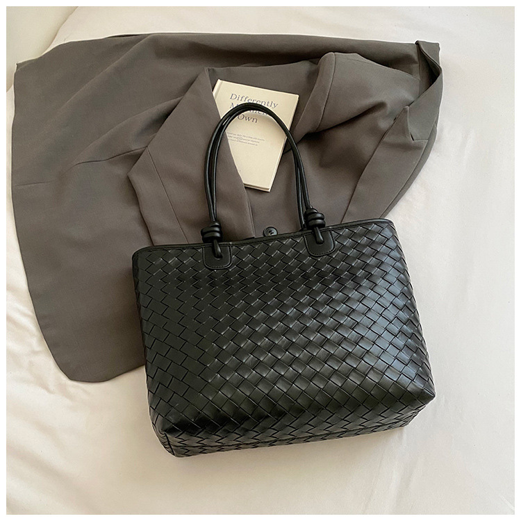 Bolso de patrón tejido de gran capacidad Bolso de hombro de cercanías de moda transfronteriza para mujer Bolso de tote de todo fósforo casual de alta gama