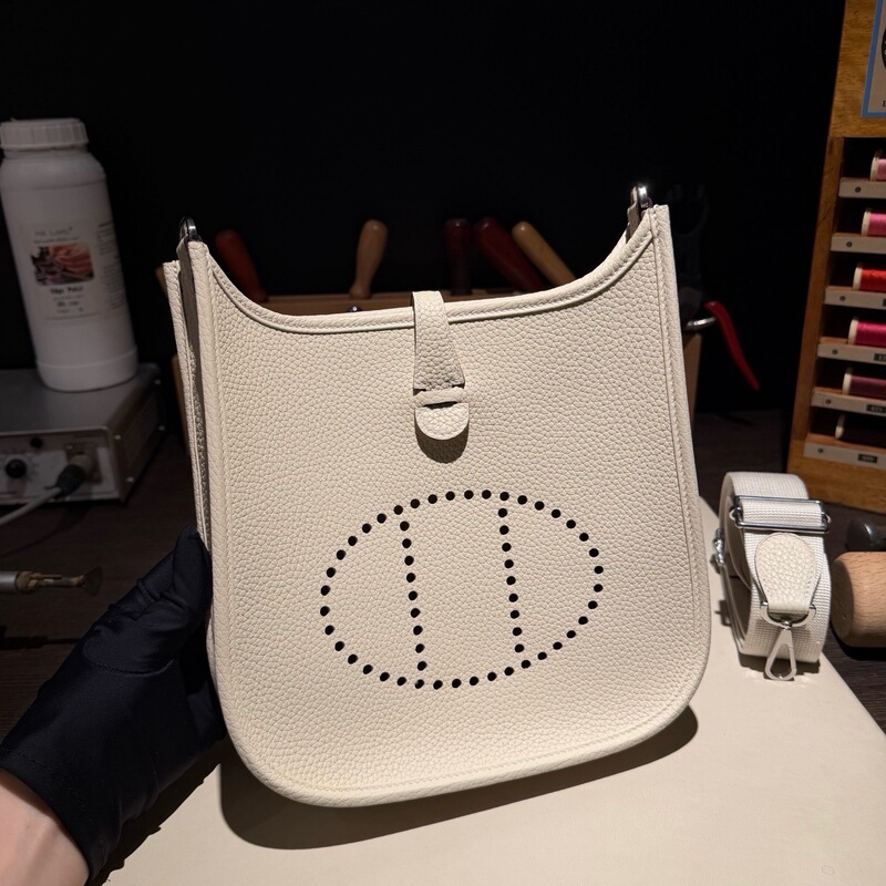 Fully Hand-Sewn Evelyn 23cm French Original Tc Leather Hollow-Out Shoulder Crossbody Bag, Genuine Leather, Unisex Model Fully Hand-Sewn Evelyn 23cm French Original Tc Leather Hollow-Out Shoulder Crossbody Bag, Genuine Leather, Unisex Model