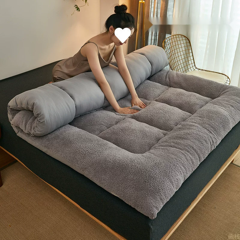Warm winter mattress, carpet for students