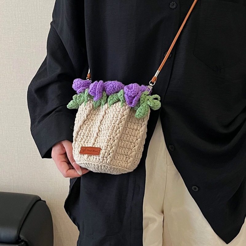Bolso de cubo de diseño de nicho 2025 nuevo mini bolso femenino ramo de rosas bolso de hombro bolso de mensajero de punto de lana marea