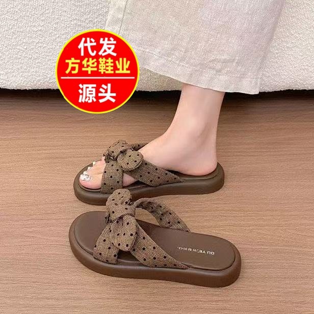 Retro fashionable mule platform