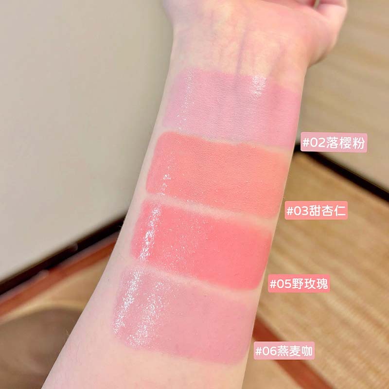 Capovini Clear Water-Glow Blush, un blush coreano que es transparente y humectante.