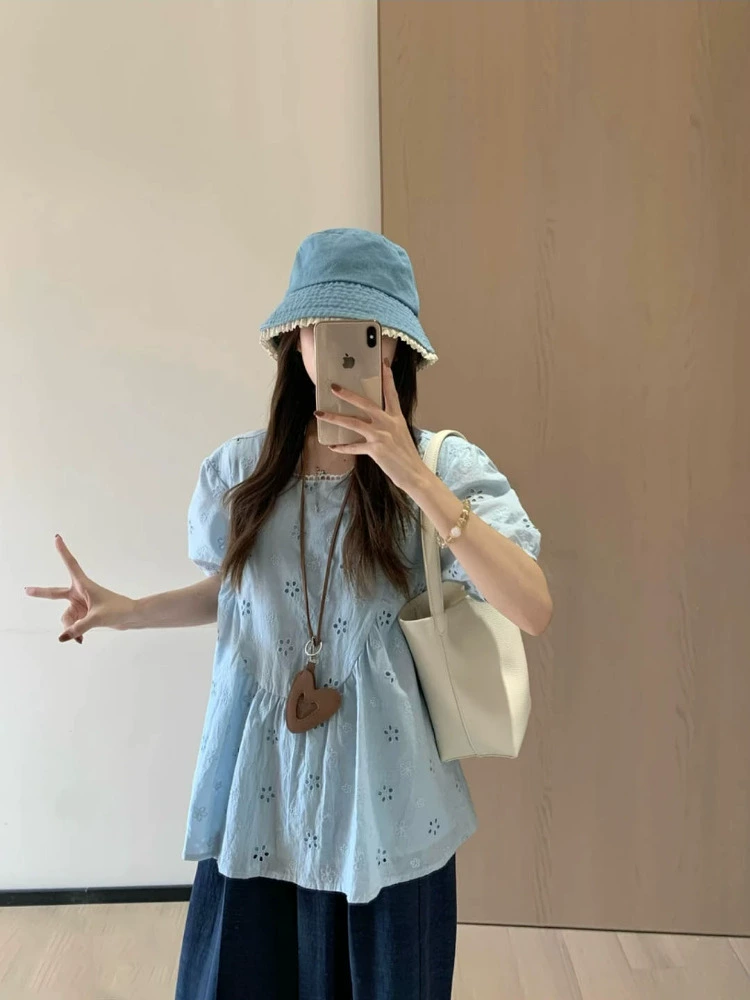 Женская рубашка с короткими рукавами размера плюс, синяя, с пузырьками, лето 2025, новый стиль, рубашка с маленьким цветочным принтом, закрывающая живот и стройнящая