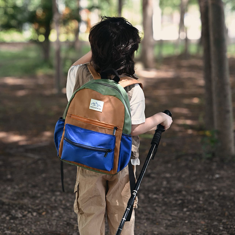 Mochila de clase de alta capacidad para estudiantes de primaria, moda, color de contraste para salir, mochila ligera para niños y niñas, nueva mochila infantil.