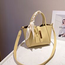 ��Ʒ�|���������Ů�¿�С���μ�ˮͰ��б��˻@��ͨ�����ذ�