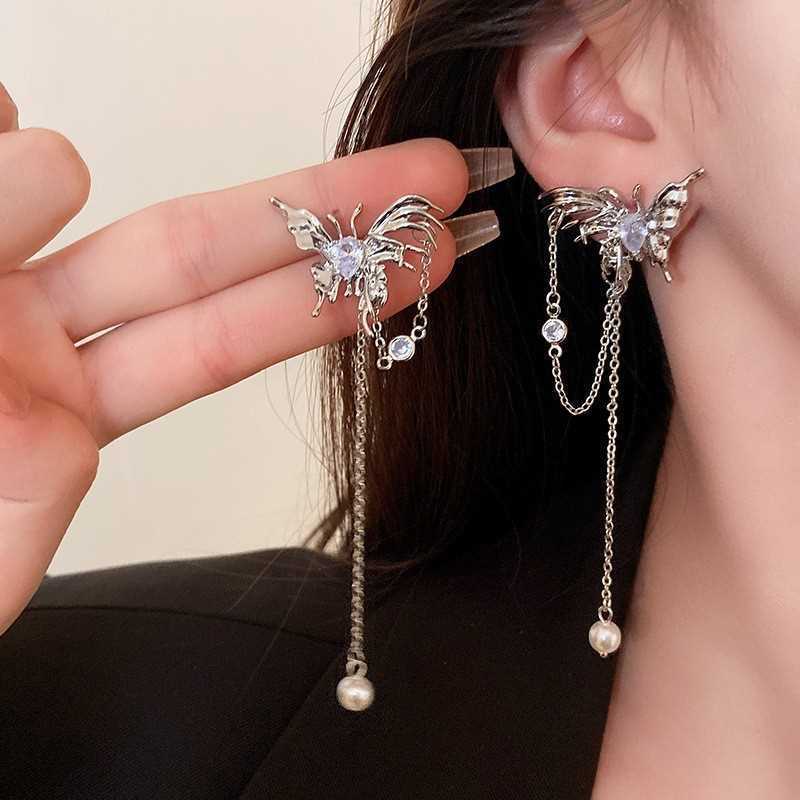 Elegant small design earrings with zircon pearl