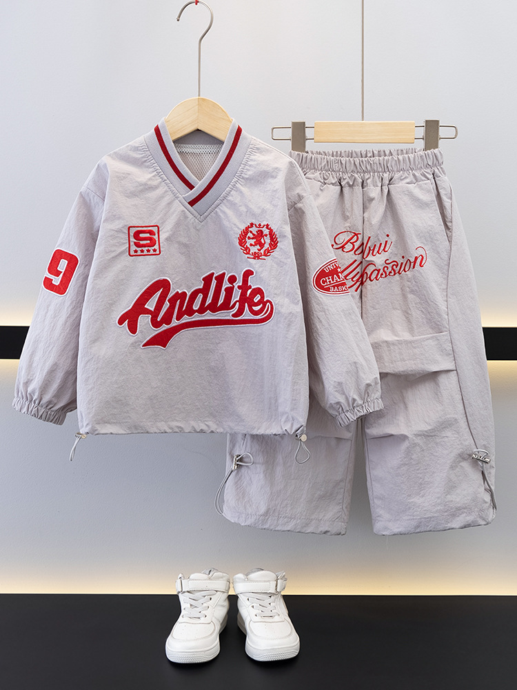 7693 Traje de ocio de herramientas para niños 2025 Primavera Nuevo estilo para niños pequeños y medianos Top de letras para bebés Pantalones de dos piezas