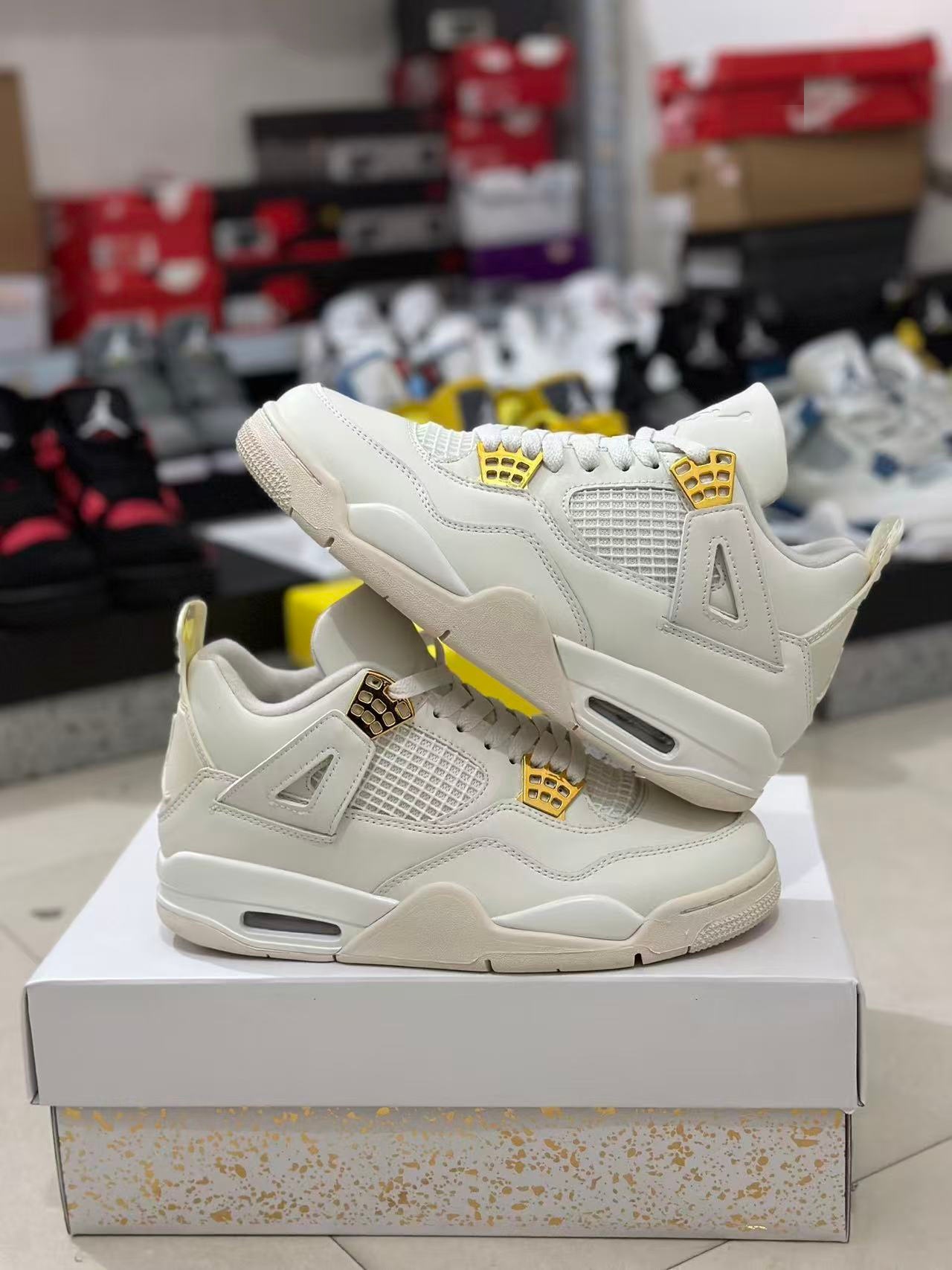 Pure original AJ4 zapatos de baloncesto Joe4 clásicos de cemento blanco negro amarillo eléctrico femenino para ayudar a hombres y mujeres zapatos de baloncesto Pitian