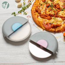 带护套圆形不锈钢披萨轮刀pizza cutter 滚轮介饼器环形切饼刀
