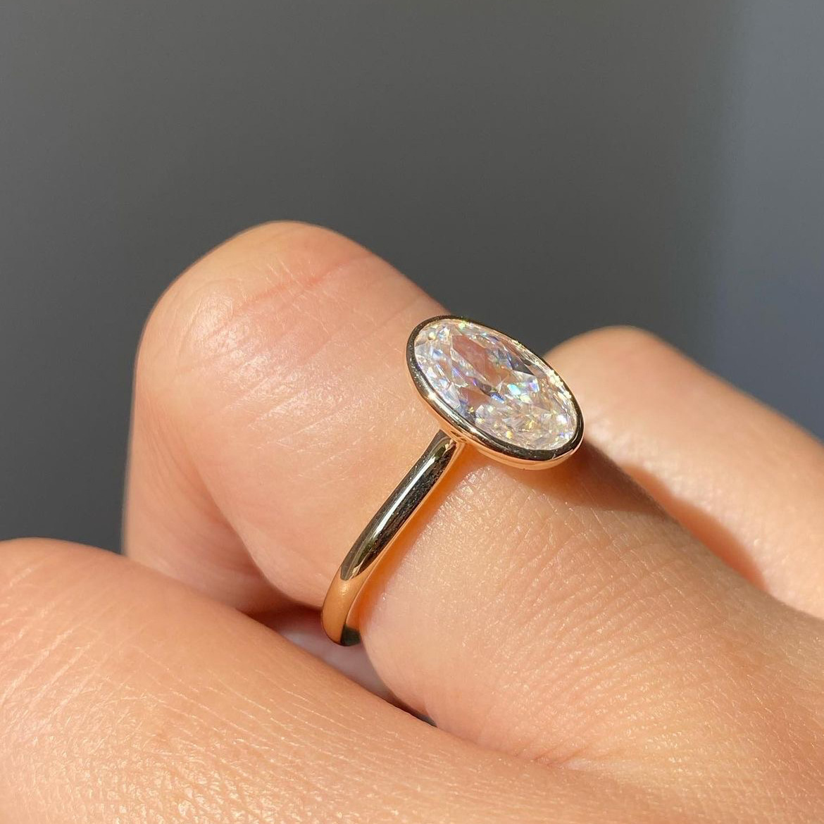 Anillo geométrico de lujo con circonita para mujer estilo chic_voghion.com