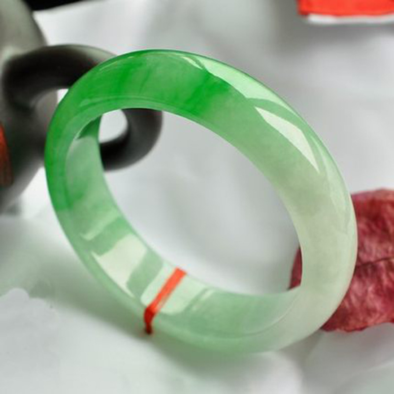 Natürliches burmesisches Typ-A-Jadeit-Armband, Jade-Armreif_voghion.com