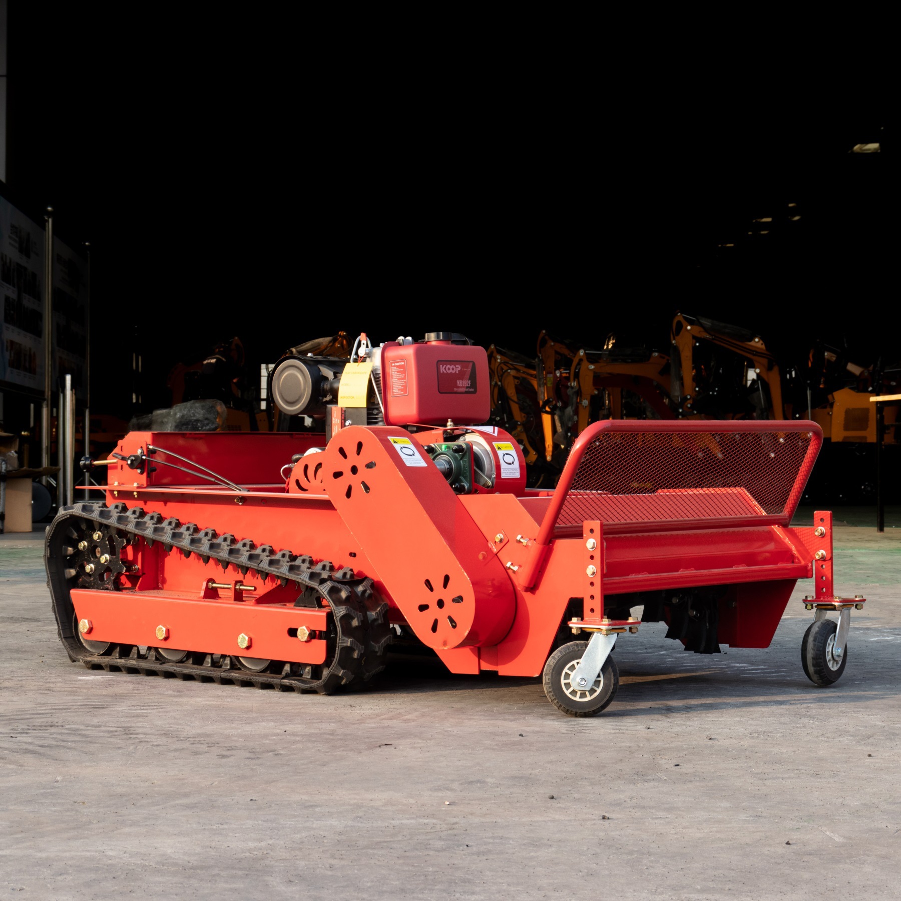 家用履带式遥控割草机 多地形自走式除草机 四驱式庄园草地剪草机