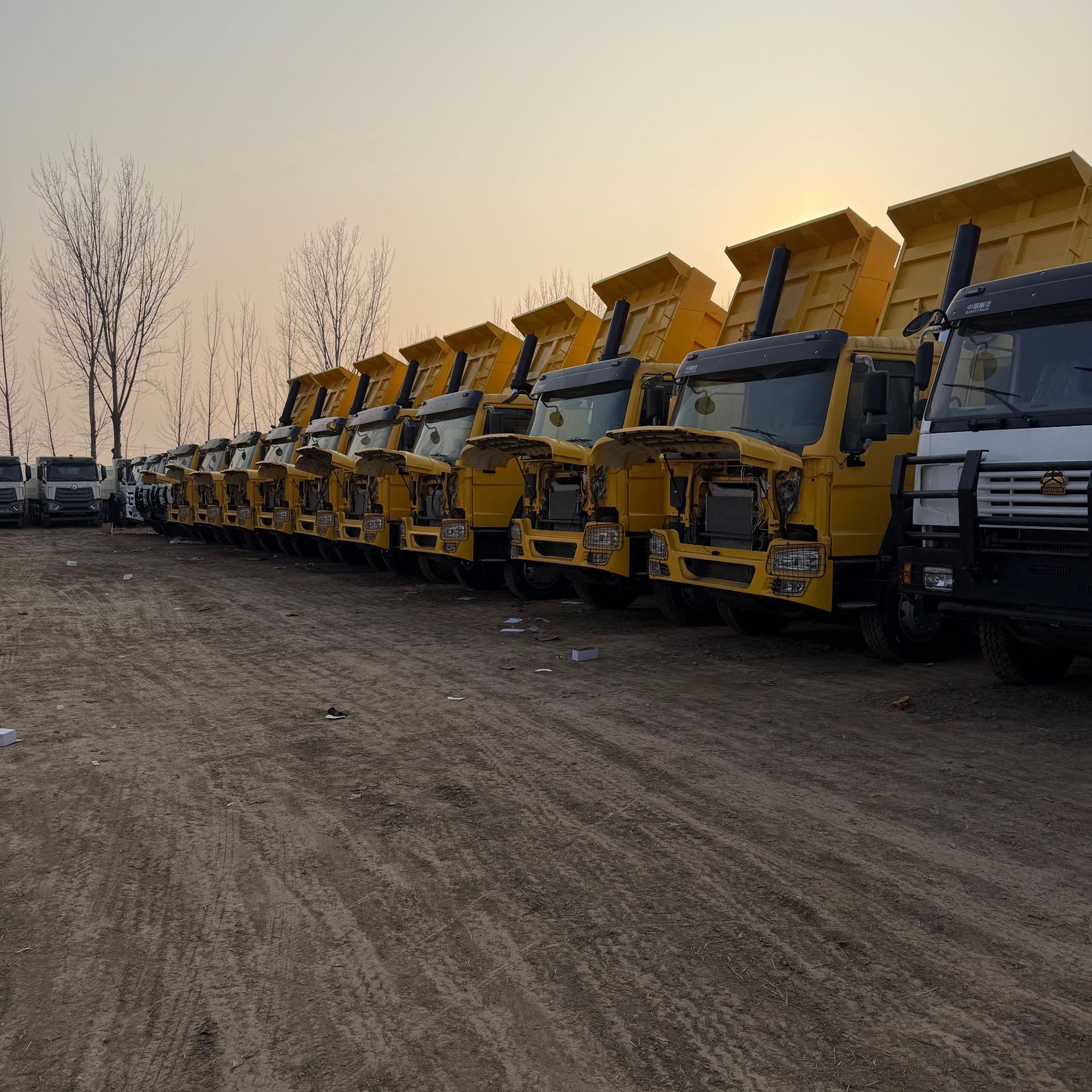 Factory Exports Howo Dump Trucks, 371-Horsepower Rear-Dump Eight-Wheel Dump Trucks, 10-Wheel Dump Trucks, Heavy-Duty Engineering Vehicles