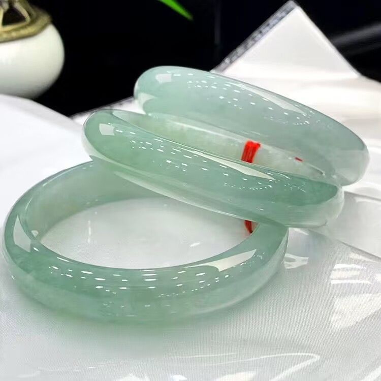 Vòng tay ngọc bích Miến Điện chính hãng – màu xanh lá nhạt phong thủy (đường kính trong 54–62 mm) chi tiết 5
