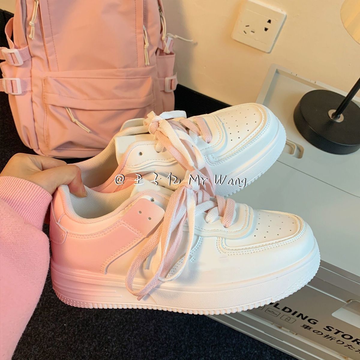 Zapatos blancos del color del gradiente para las mujeres 2023 nuevos zapatos versátiles transpirables del tablero de la zapatilla de deporte del verano para los estudiantes