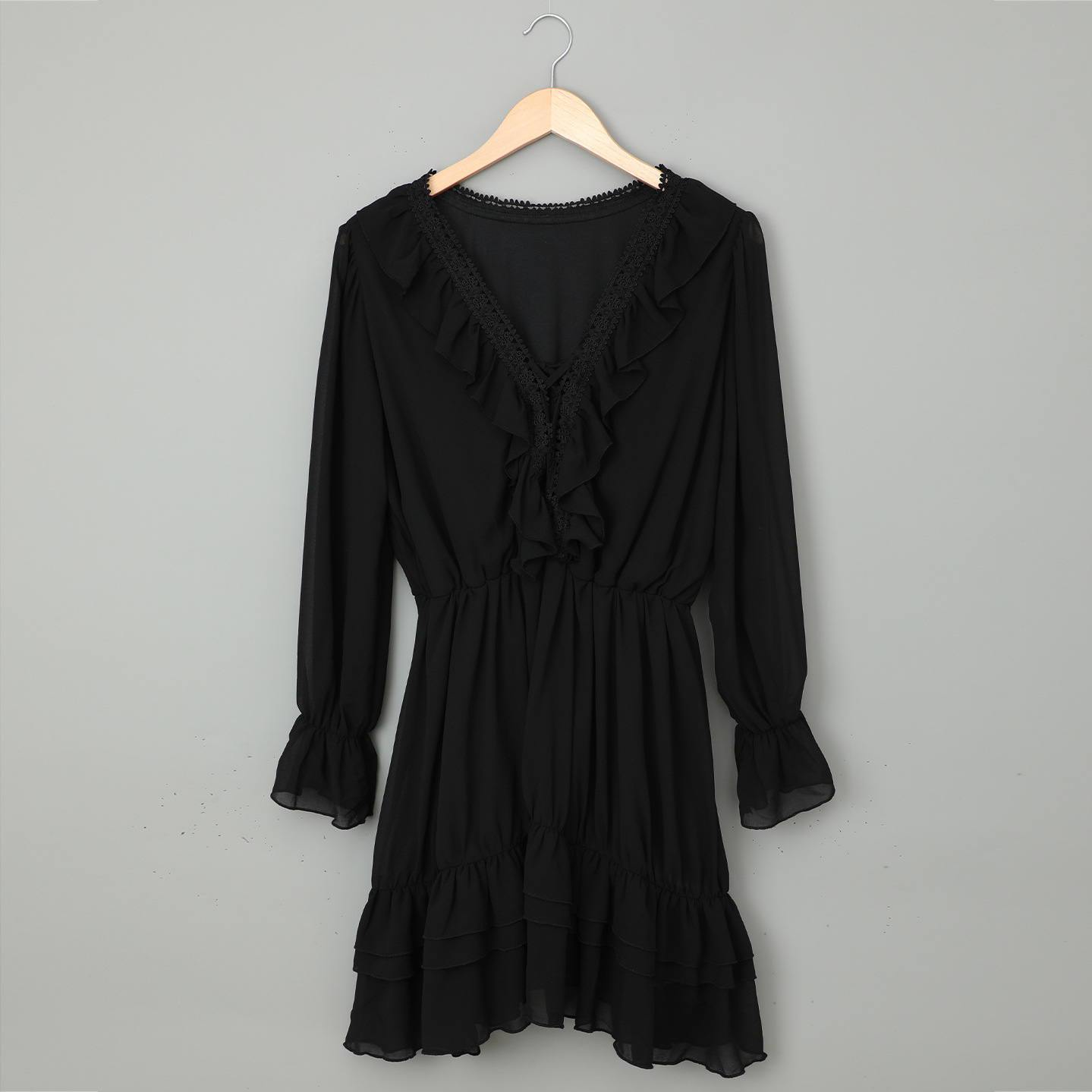 时颖欧美雪纺连衣裙2022夏新款亚马逊纯色蕾丝拼接v领荷叶边短裙