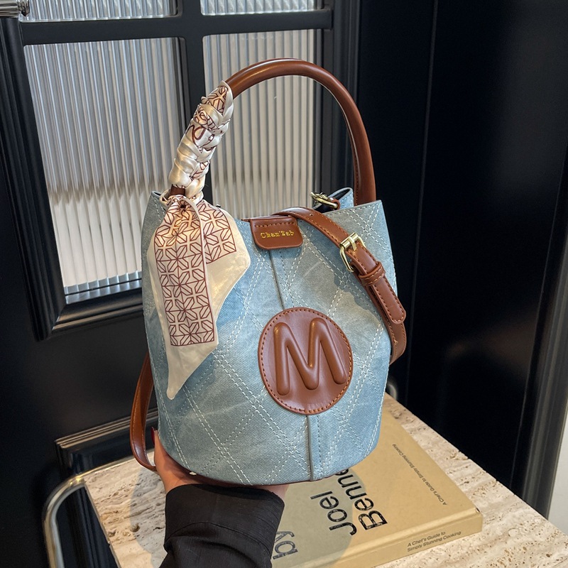 跨境水桶包包女2024春夏新款菱格繡線百搭通勤單肩斜挎女包