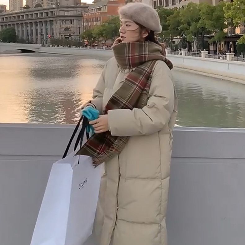 2023 Neue Baumwolljacke für den Winter, heiß verkaufte, übergroße Baumwolljacke mit Nischendesign-Feeling, wattierte Jacke mit verdicktem Mantel, langer Stil_voghion.com