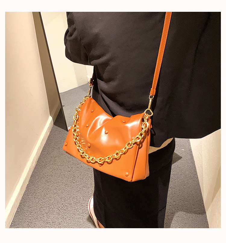 Autumn And Winter Retro Small Bag New Messenger Bag Chain Single Shoulder Armpit Small Square Bag display picture 6