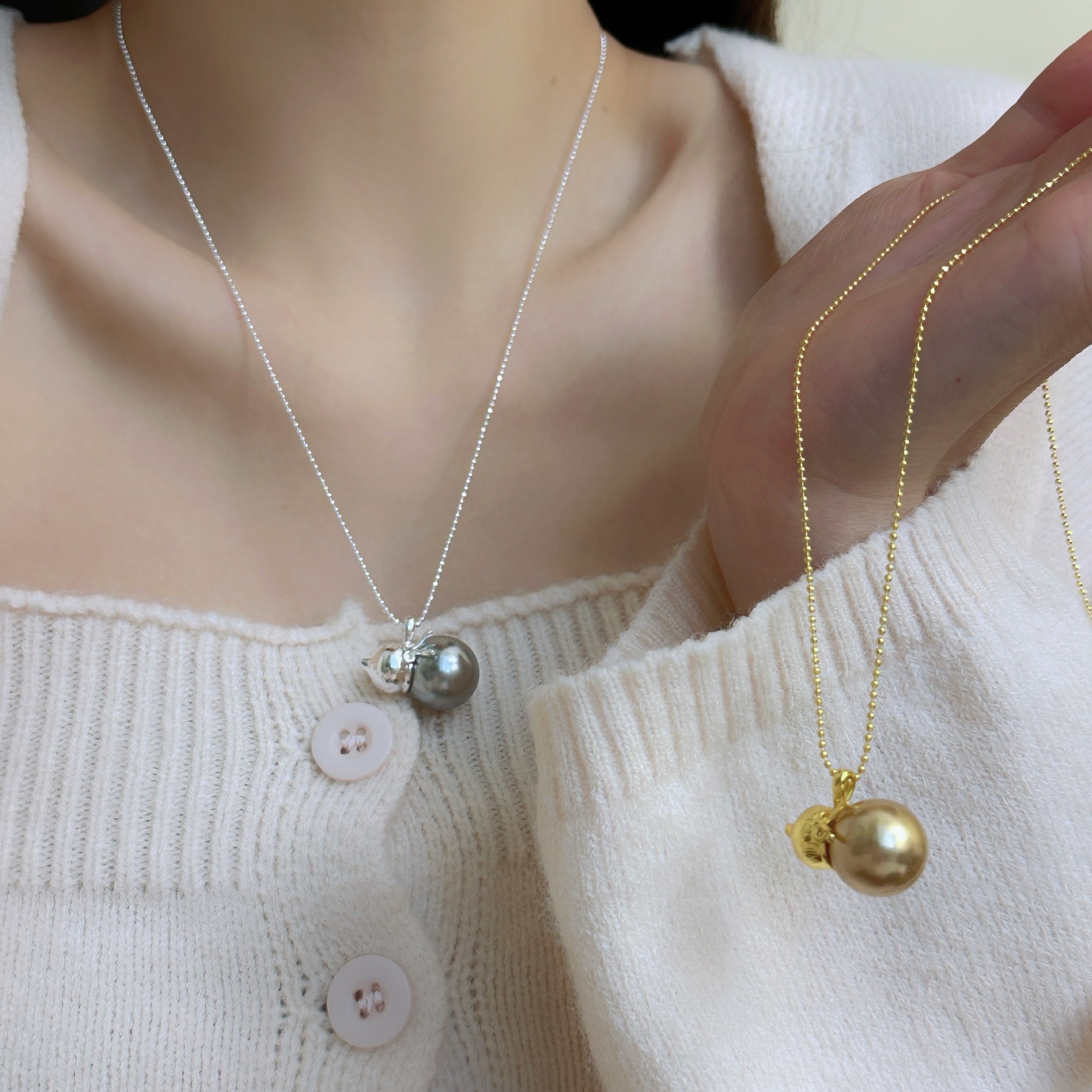 Sophisticated pendant with bow pearl
