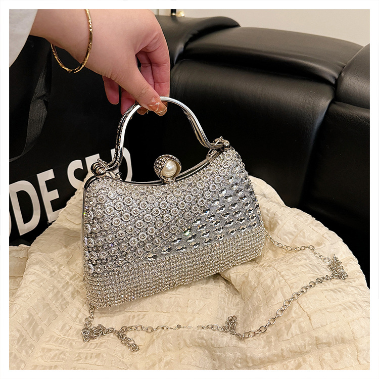 Pochette da sera donna con catena elegante e strass brillanti_voghion.com