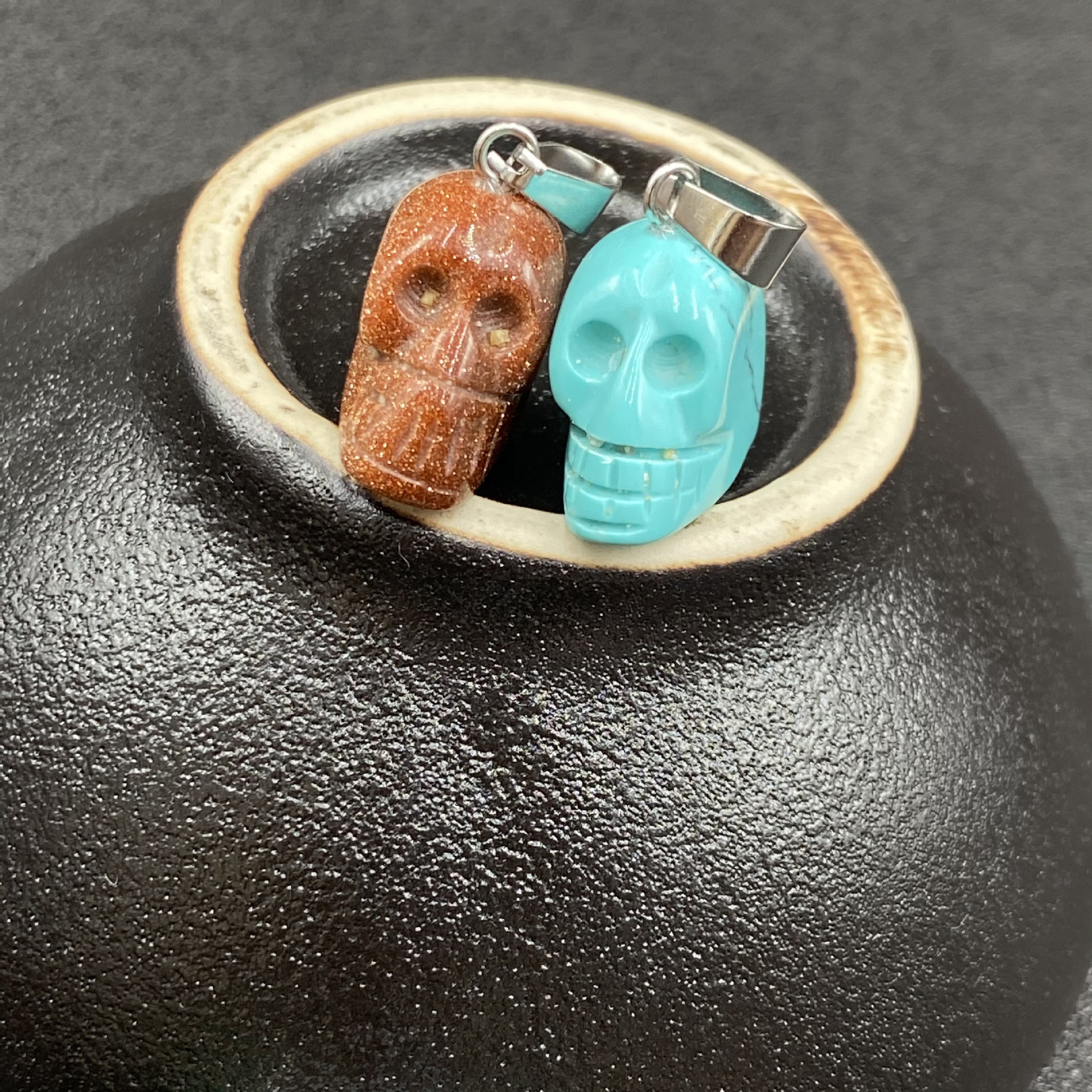 8g Weight Pendant Necklace Classification White, Red, Green, Blue, Wine Red, Gold Color Retro Crystal Tiger Eye Agate Skull Carved Stone Pendant 6