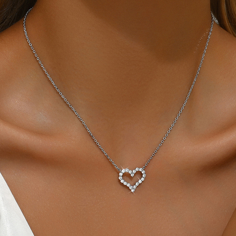 Heart-shaped Collarbone Necklace With Zircon In Luxury Style_voghion.com