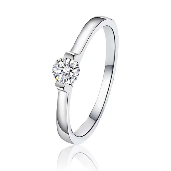 Elegant wedding ring with zircon