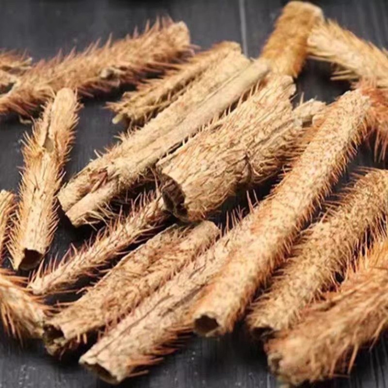 Wu Jia Pi (Acanthopanax senticosus) — Dried Food Herb for Wine & Tea in use