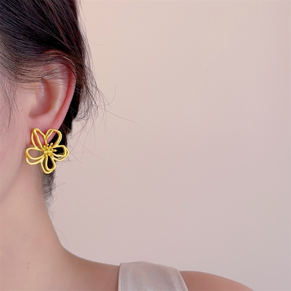 9g Weight 925 Sterling Silver Ear Needle Material Ear Studs Classification 1 Pair Quantity Holiday, Daily Occasion Alloy Material Flower Pattern All Seasons Season Women's Gender Elegant, Vintage Style, Sweet Style 1 Pair Elegant Vintage Style Sweet Flower Alloy Ear Studs 3
