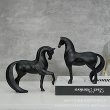 简约家居小马驹骏马奔腾树脂摆件客厅书房办公室创意几何型工艺品