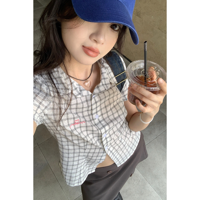 Korean Style Heart Embroidered Plaid Short-Sleeved Shirt for Women Summer College Style Niche Design Casual Shirt Top Trendy