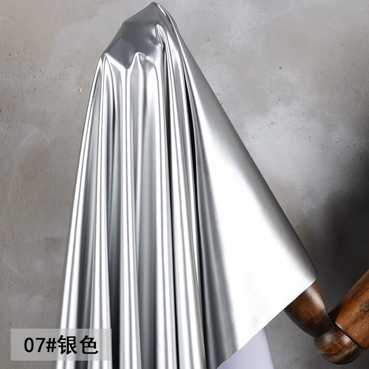 超亮银灰色极滑镜面亮面柔软高弹力反光泽皮革 仿皮服装布料面料