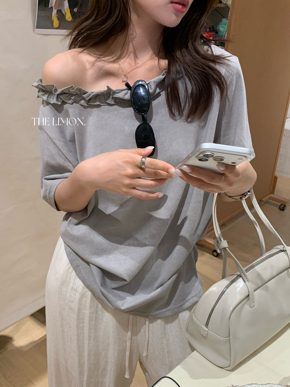 Áo thun nữ tay ngắn cổ lệch vai kết hợp ren bèo nhún phong cách Pháp — màu đen, màu trắng, Tro xi măng, Bột tím chi tiết 3