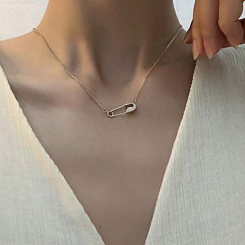 Japanese and Korean-style cross-border accessories, Insta-minor design sense safety pin lock chain, simple temperament diamond necklace for women