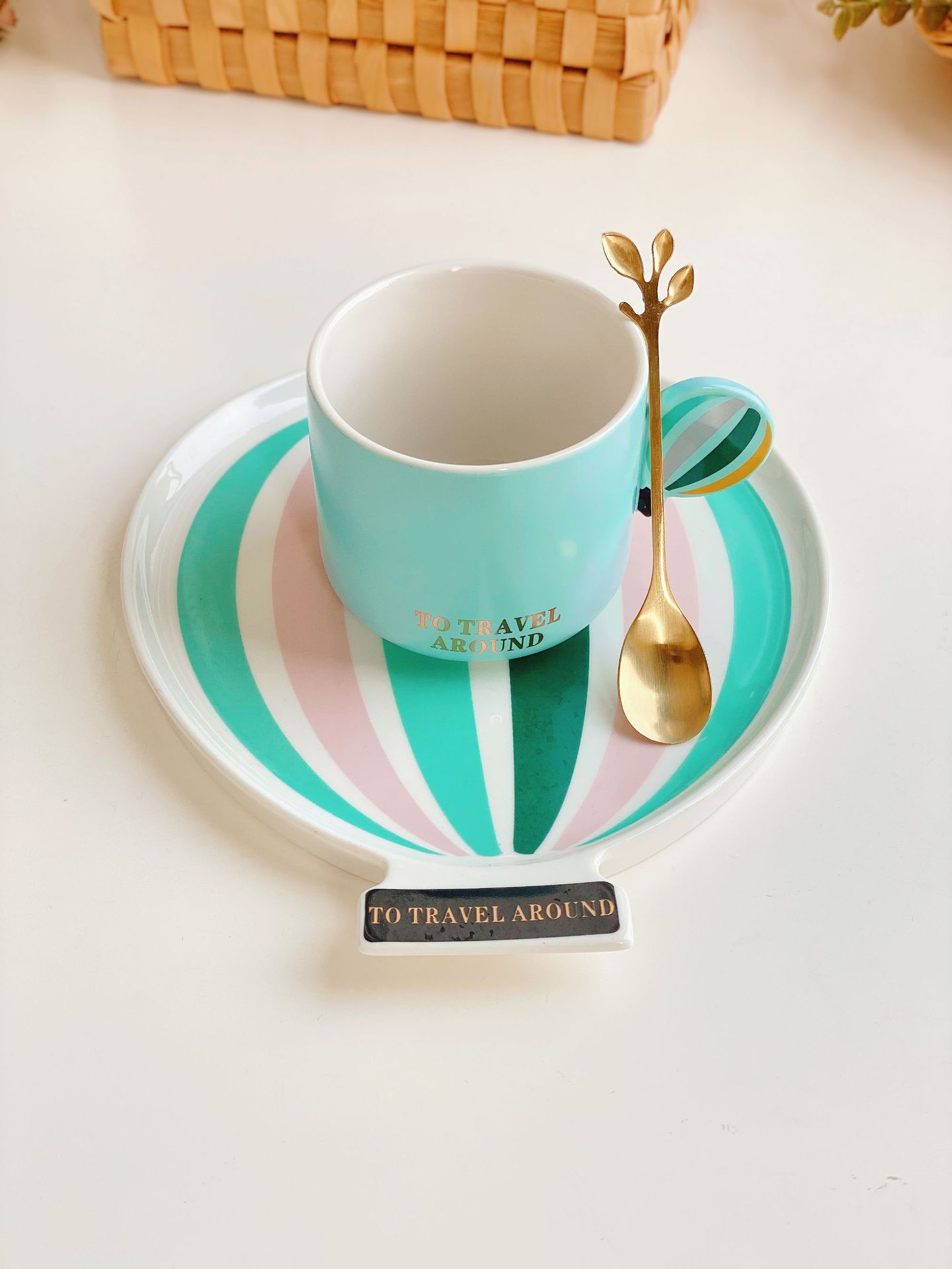 Cada 5 Yuan taza de cerámica taza de liquidación cantidad de stock no es mucho taza de café taza de agua taza de dibujos animados taza de desayuno